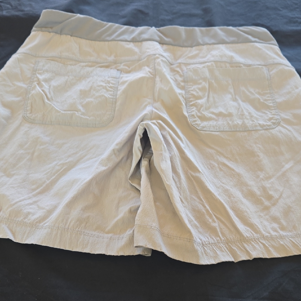 Active Life Women's Light Gray Athletic Shorts